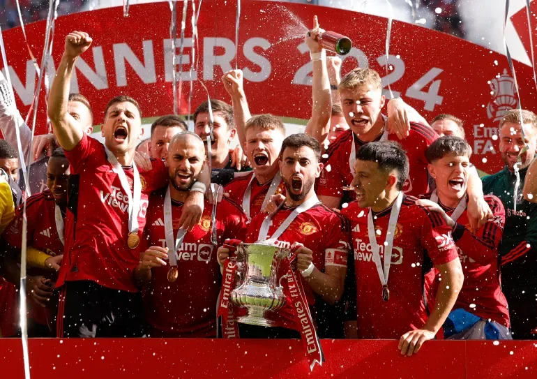 Manchester United vs Manchester City 2-1: FA Cup final – live updates