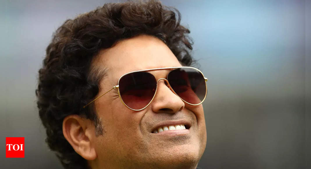 Sachin Tendulkar enjoys a day with friends from Pakistan - See pic | Cricket News